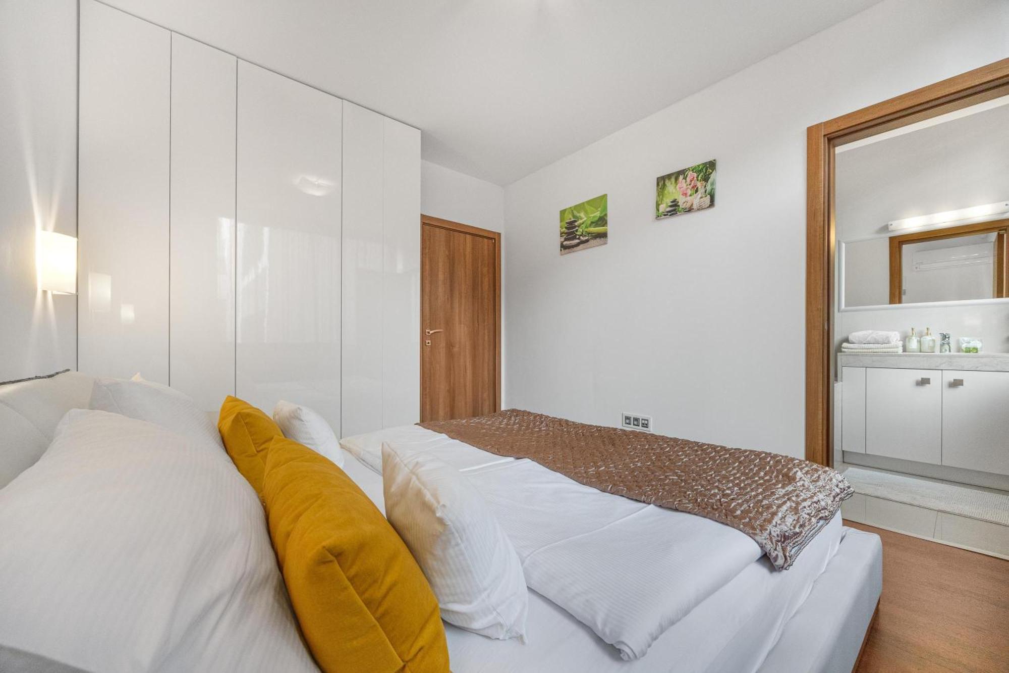 Revon Business Apartment 50 Dunajska บราติสลาวา ภายนอก รูปภาพ